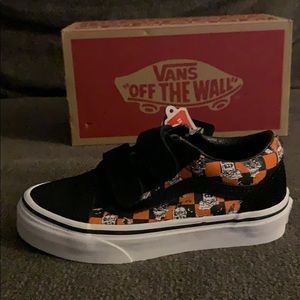 Glow in the dark old stool vans